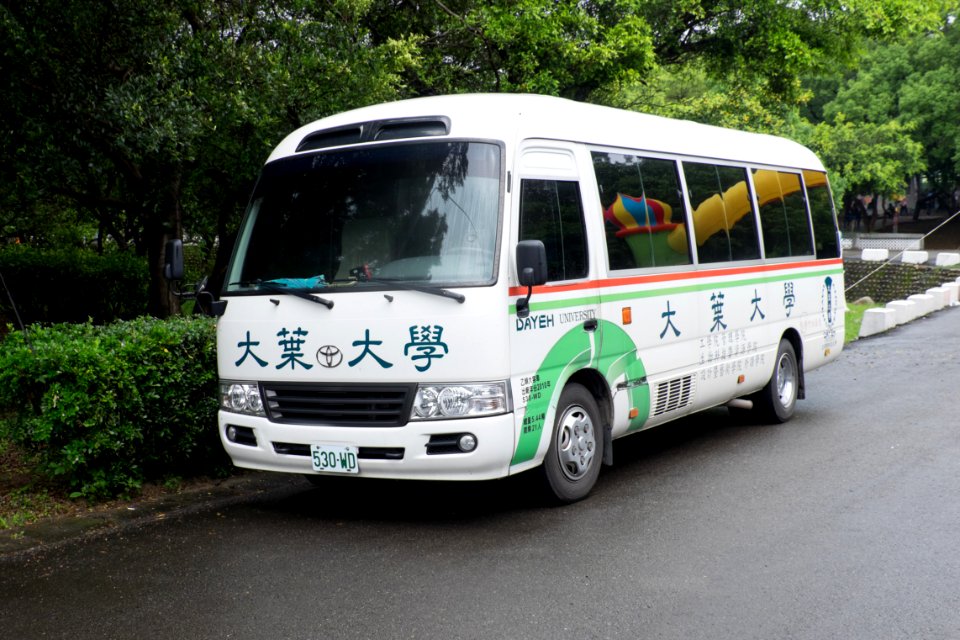 Toyota Cosater of Dayeh University Left Front View in Chengkungling 20150606