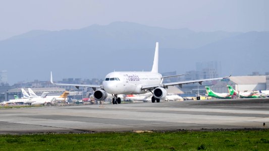 TransAsia Airways Airbus A321-231 B-22610 Departing from Taipei Songshan Airport 20150101a