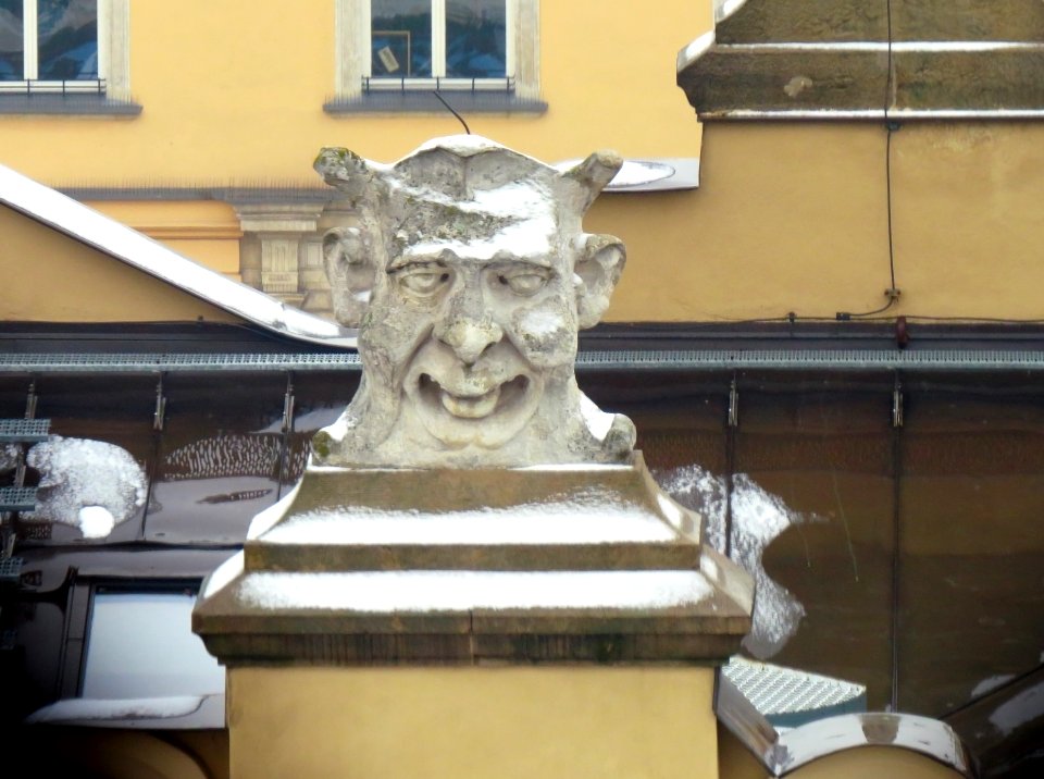 Sukiennice w Krakowie maskaron