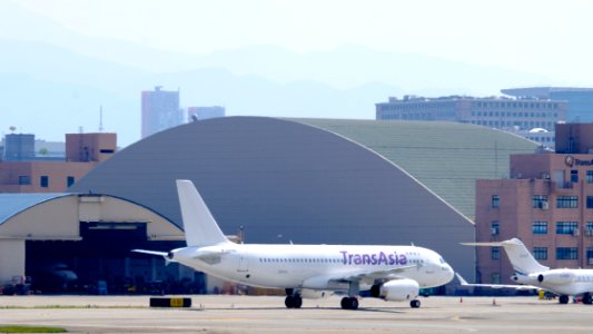 TransAsia Airways Airbus A320-233 B-22320 Arrival to Taipei Songshan Airport 20150913c