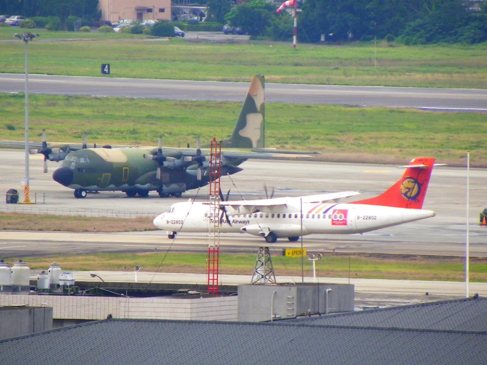 TransAsia Airways ATR 72-212A B-22802 Taxiing at Taipei Songshan Airport Apron 20111227