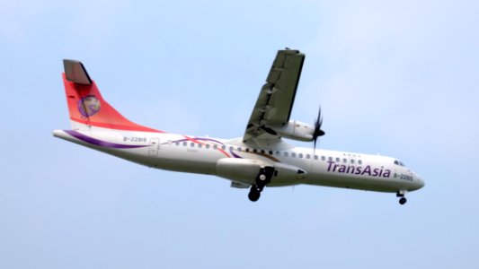 TransAsia Airways ATR 72-212A B-22815 on Final Approach at Taipei Songshan Airport 20160229b