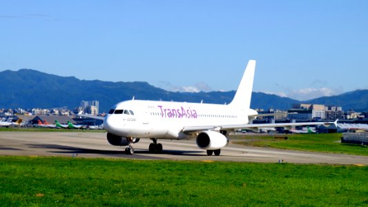 TransAsia Airways Airbus A320-233 B-22320 Departing from Taipei Songshan Airport 20151222c