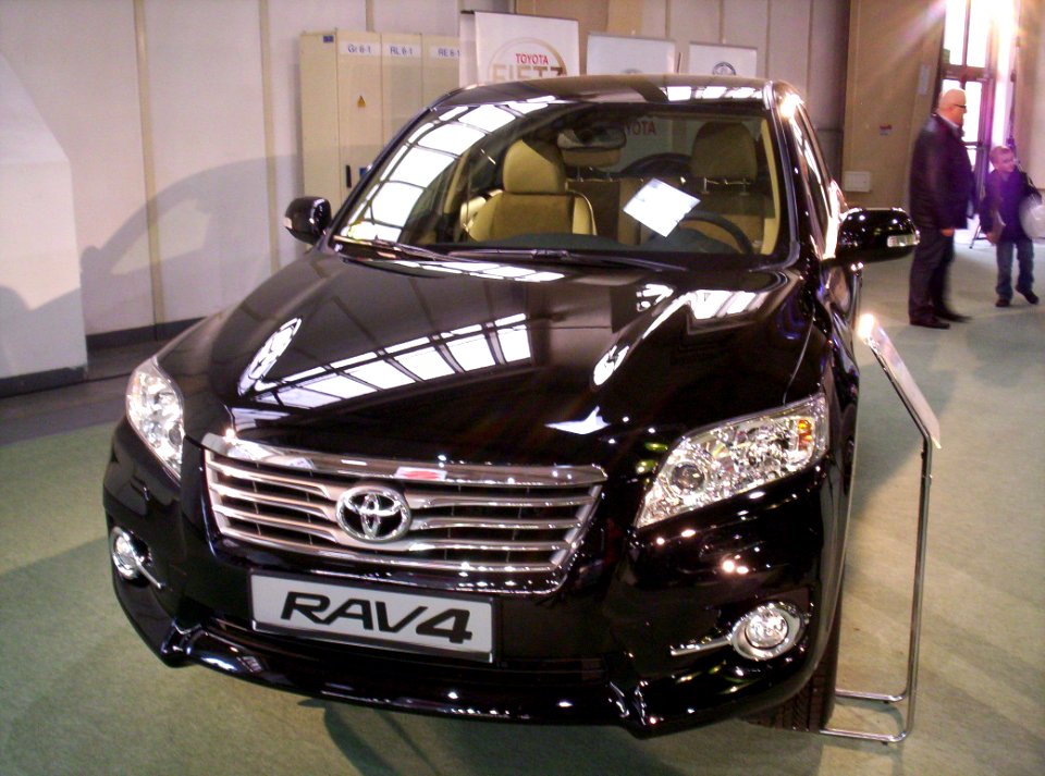 Toyota RAV4 III front Poznan 2011