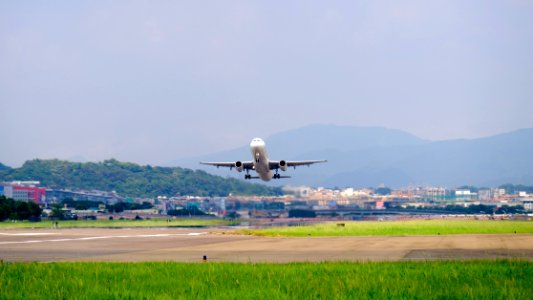 TransAsia Airways Airbus A321-100 B-22607 Taking off from Taipei Songshan Airport 20150629a
