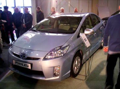 Toyota Prius Plug-in Hybrid front Poznan 2011