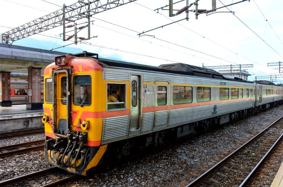 TRA DR2814 DMU Passing through Hualien Station 20150704