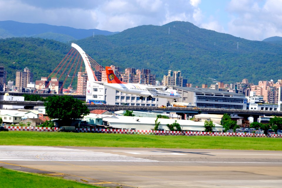 TransAsia Airways ATR 72-212A B-22807 on Final Approach at Taipei Songshan Airport 20150908b