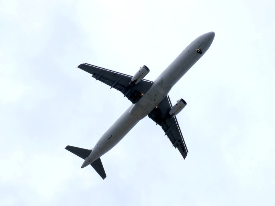 TransAsia Airways Airbus A321-131 B-22606 on Final Approach at Taipei Songshan Airport 20150829b