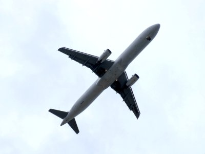 TransAsia Airways Airbus A321-131 B-22606 on Final Approach at Taipei Songshan Airport 20150829b