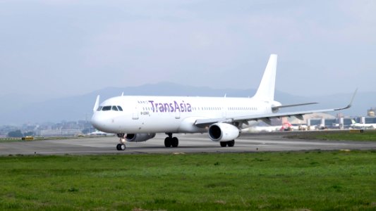 TransAsia Airways Airbus A321-231 B-22610 Departing from Taipei Songshan Airport 20150101c