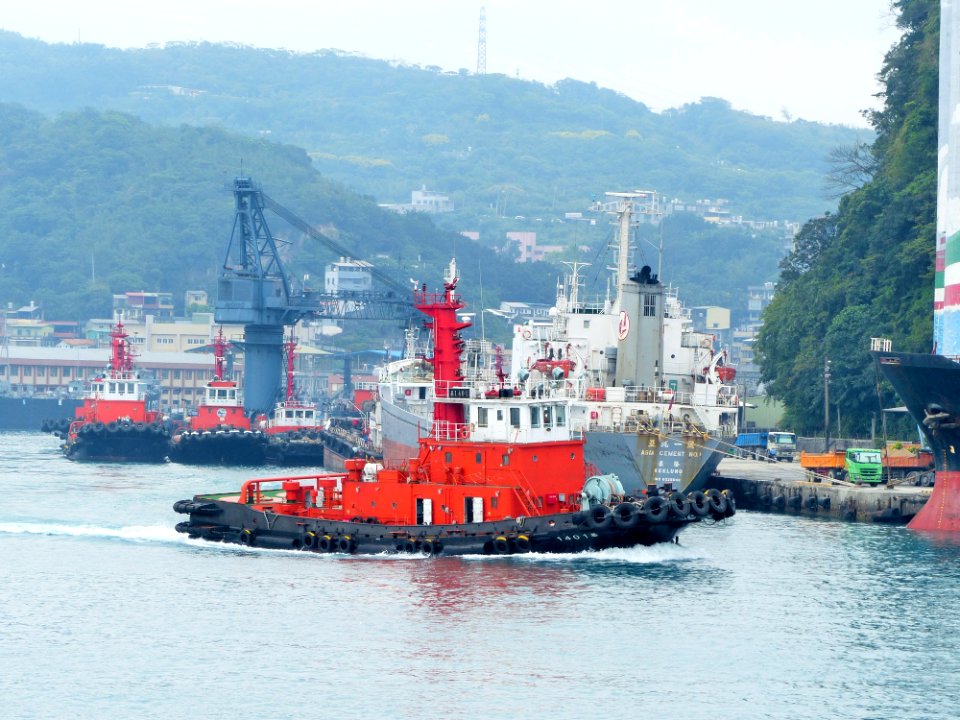 Tugboat K1401 at Keelung Port 20140327b