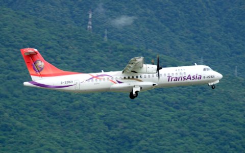 TransAsia Airways ATR 72-212A B-22821 Taking off from Hualien Airport 20160813