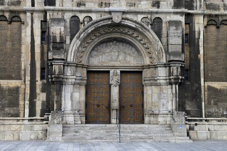 Input old door entrance portal