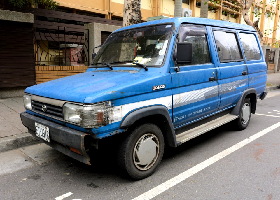 Toyota Zace Van Parked at Xindong Street, Taipei 20151218