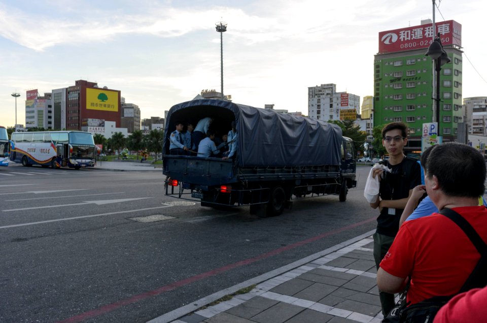 Truck of Hualien Air Force Base with Staff arrival to Hualien County Tourist Service Center 20170923