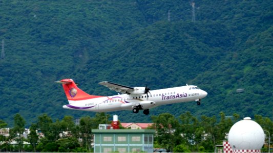 TransAsia Airways ATR 72-212A B-22820 Taking off from Hualien Airport 20160813