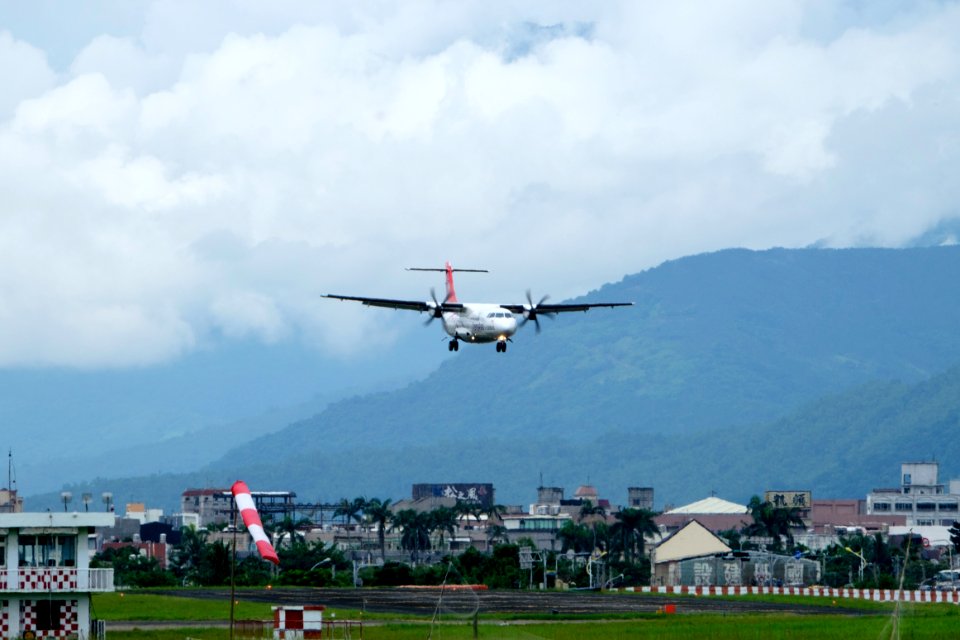 TransAsia Airways ATR 72-212A B-22820 Final Approaching at Hualien Airport 20160813