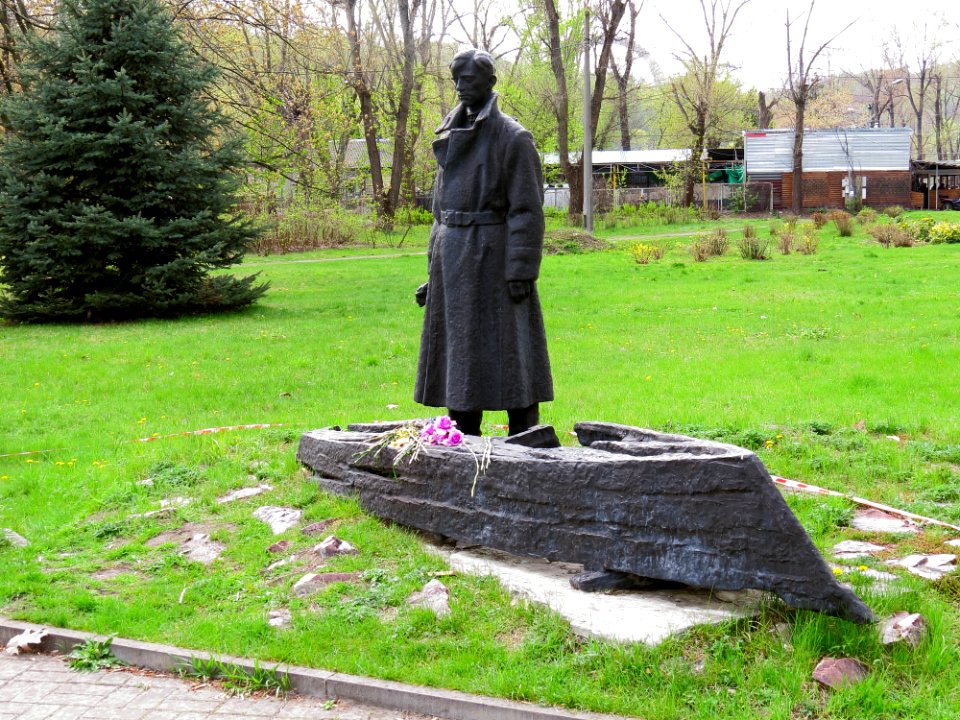 Trukhaniv monument1