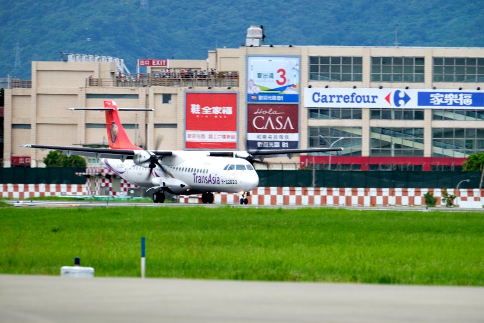TransAsia Airways ATR 72-212A B-22820 Taxiing at Hualien Airport Runway 20160813a