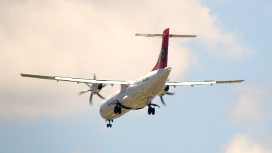 Transasia Airways ATR-72 B-22803 Final Approach to Runway of Taipei Songshan Airport 20100718