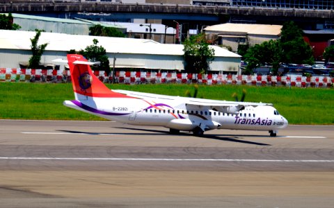 TransAsia Airways ATR 72-212A B-22821 Taking off from Taipei Songshan Airport 20150908b
