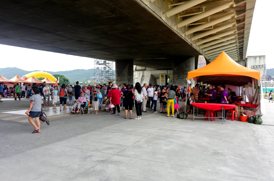Tents of 2017 Taipei Dragon Boat Festival under Dazhi Bridge 20170530nc