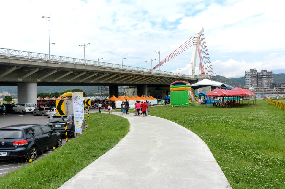 Tents of 2017 Taipei Dragon Boat Festival under Dazhi Bridge 20170530na