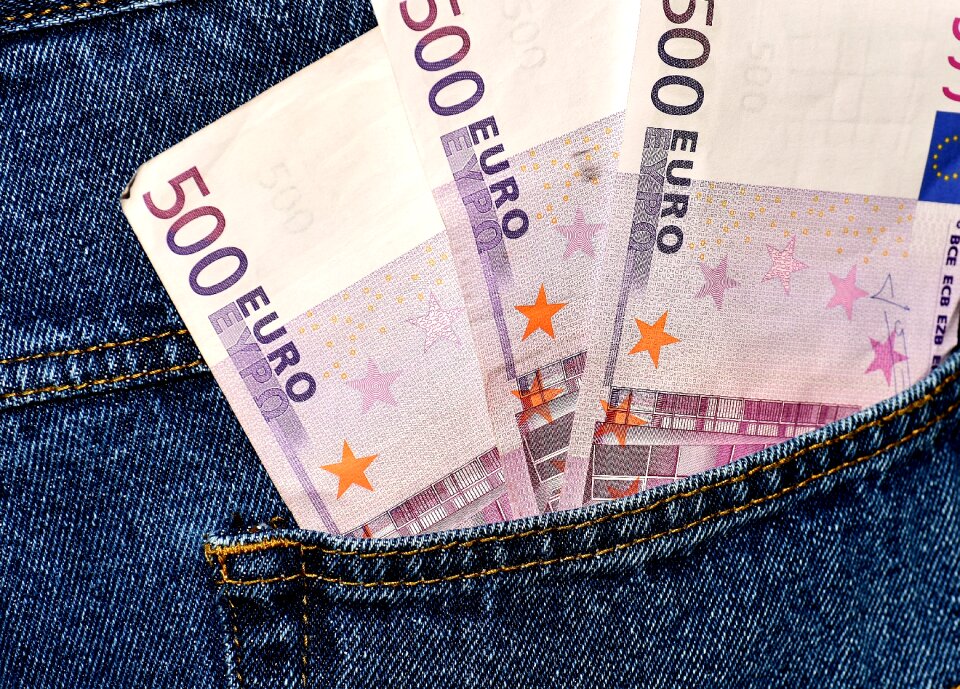 Pocket back pocket currency