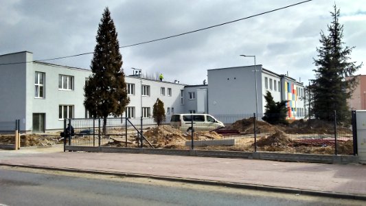 Tomaszów Mazowiecki w województwie łódzkim PL, EU. Zespół szkół katolickich przy ulicy Głowackiego. CC0