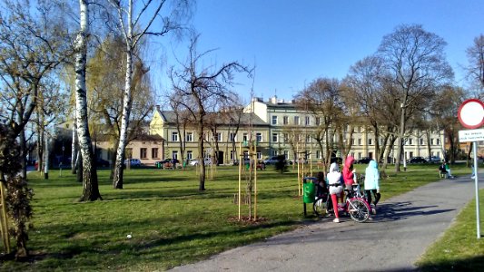 Tomaszów Mazowiecki w województwie łódzkim, PL, EU. Park Stefanii i Juliana Tuwimów. Ukochana poety mieszkała w pobliżu dzisiejszego parku, w kamienicy przy ulicy Piekarskiej 18. CC0
