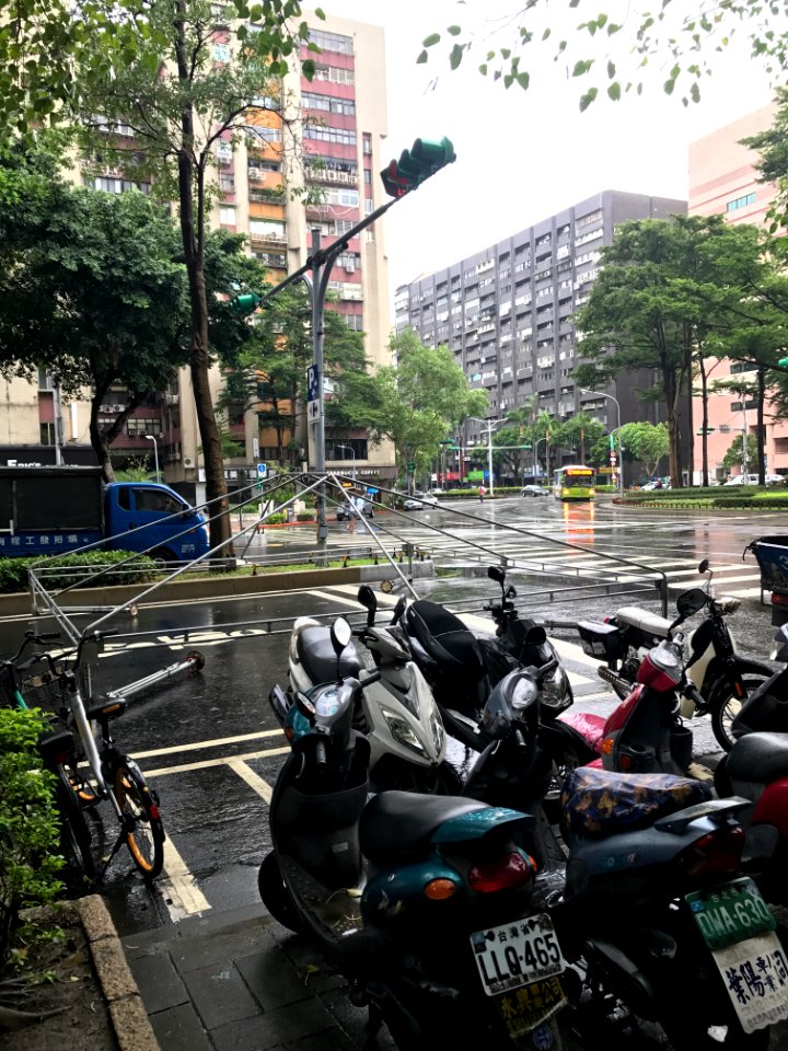 Tent Roof Iron Frame Stand on Road 20170902