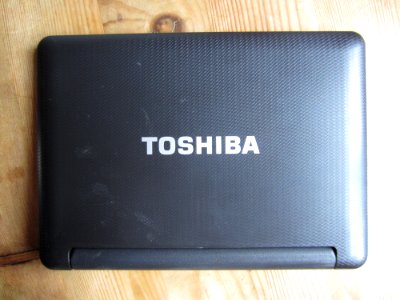 Toshiba-AC100-closed