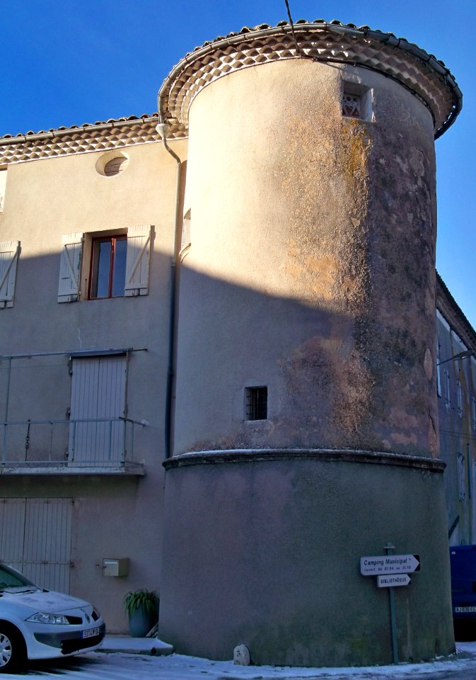 Tour des anciens remparts Revest du Bion