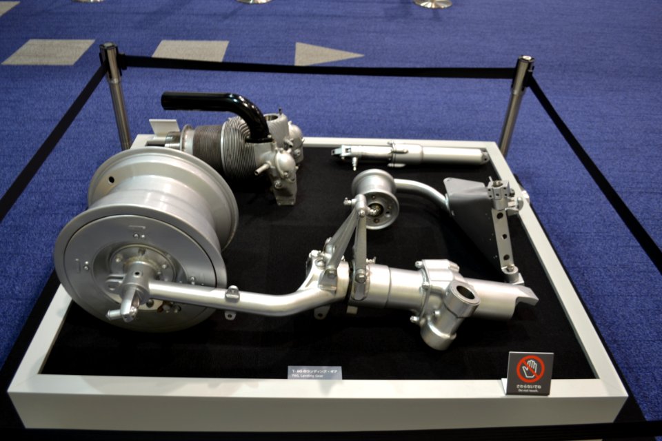 The landing gear of North American T-6G-1-NH Texan (52-0084) (21032514541)