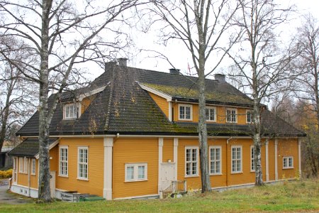 The old yellow house at Eidsvoll Verk - 4
