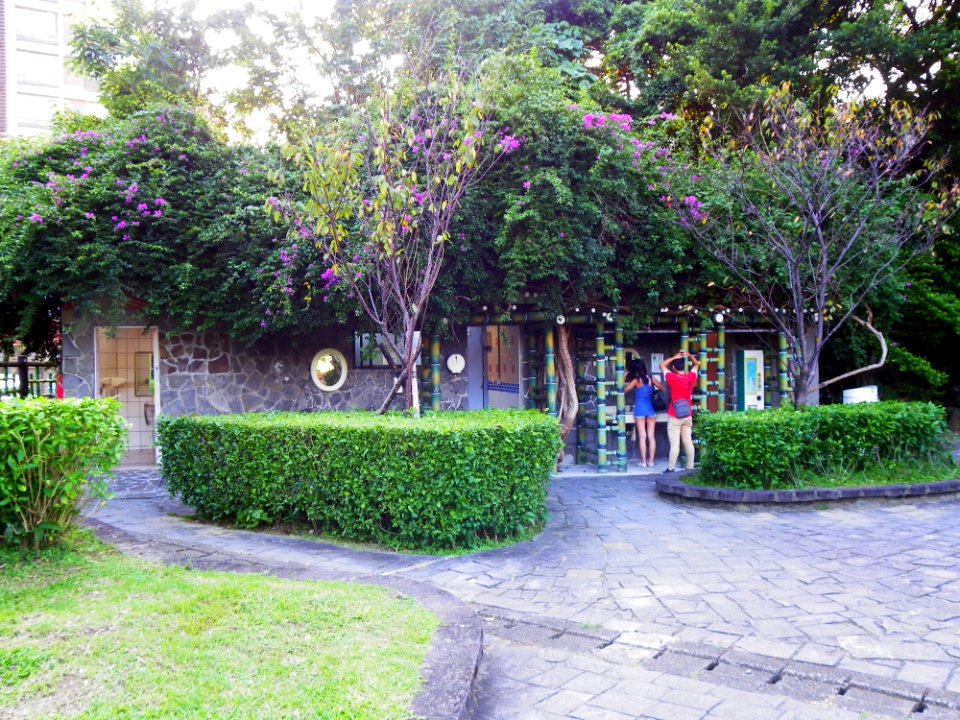 Toilet in Shuangxi Park West Section 20131010