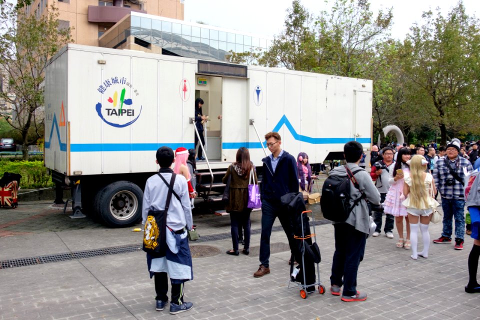 Toilet Trailer in Court of NTU Sport Center Rearright View at CWT41 20151212a