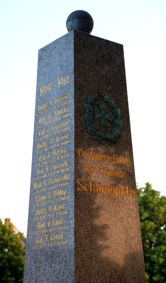 Schoenwalde Kriegerdenkmal 04