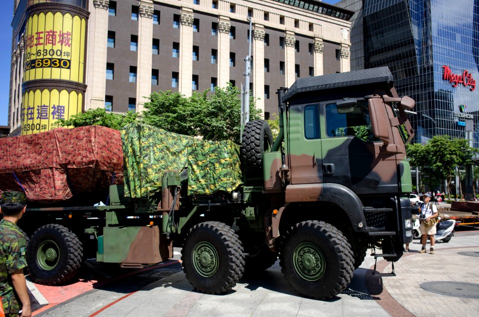 Thunderbolt 2000 MLRS Back Leaving Sidewalk 20140906