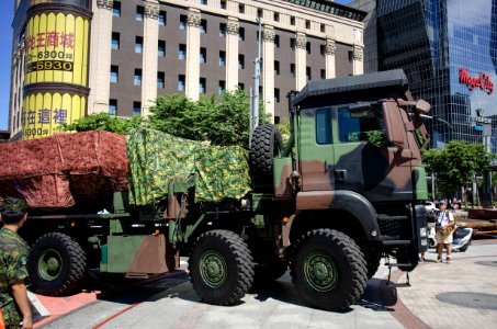Thunderbolt 2000 MLRS Back Leaving Sidewalk 20140906