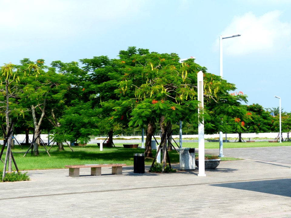 THSR Tainan Station Plaza 20130810a