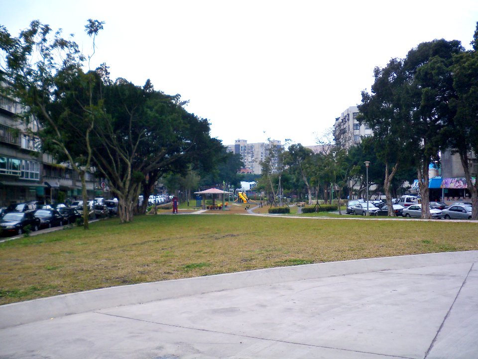 Sanmin Park East Plaza 20110201a