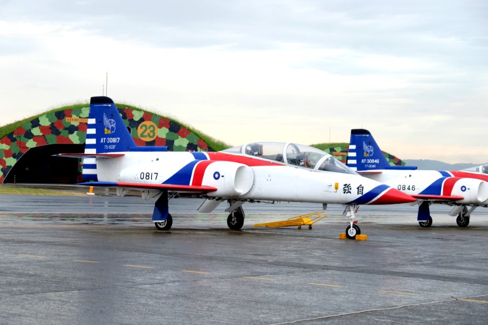 Thundertigers AT-3 0817 Parked at Hsinchu AFB Apron 20151121a