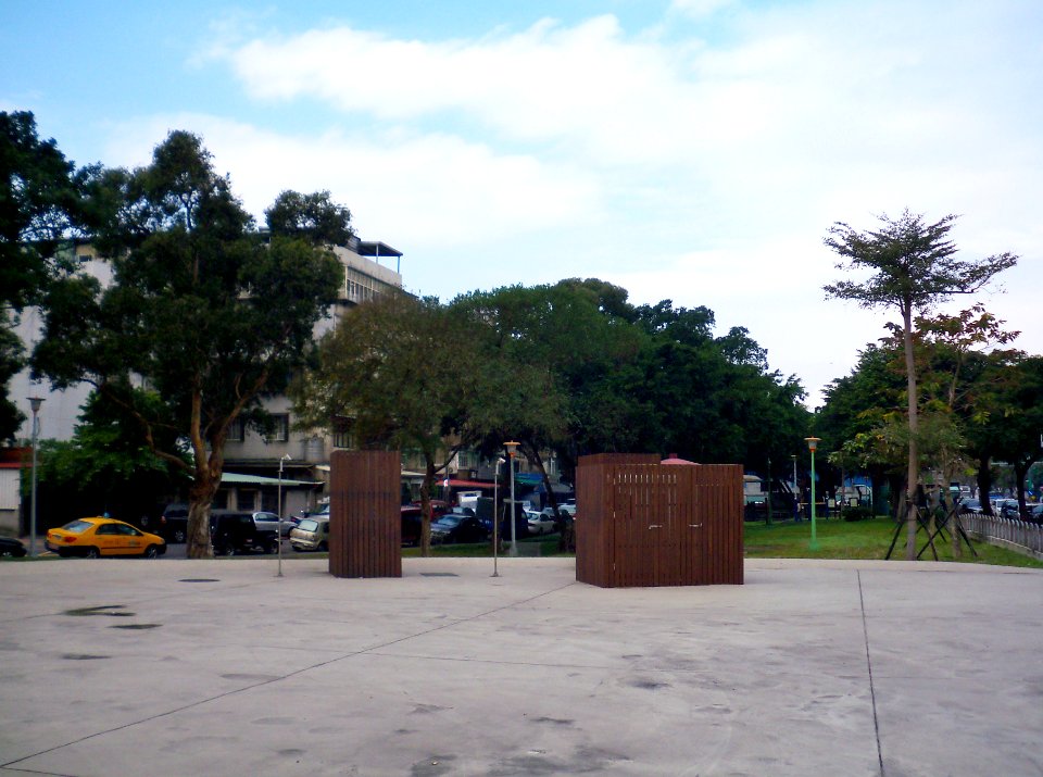 Sanmin Park East Plaza 20110201b