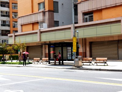 Sanmin and Jankang Intersection Bus Stop 20130316 photo