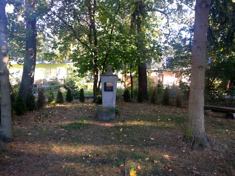 Schillerhoehe-Denkmal-Strausberg-quer