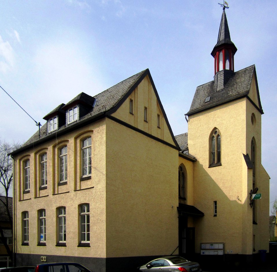 Schulplatz 5