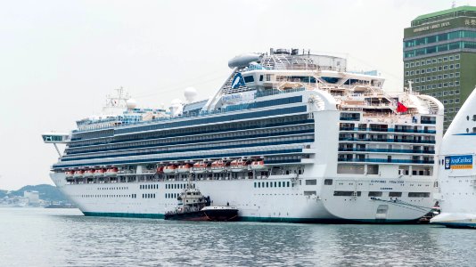 Sapphire Princess Shipped in Keelung Harbor 20140518b