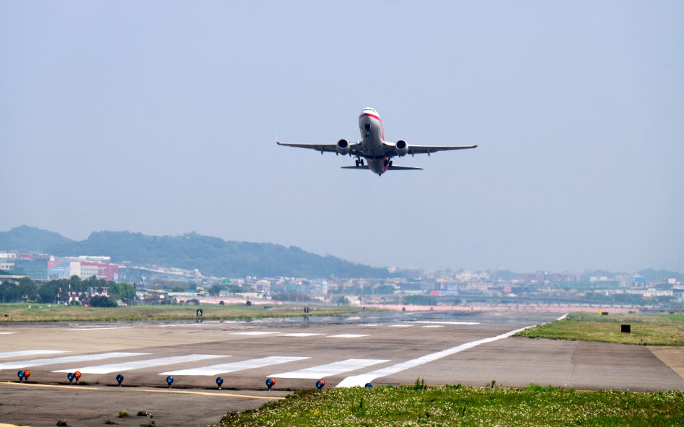 Shanghai Airlines Boeing 737-86D B-5460 Taking off from Taipei Songshan Airport 20150314a